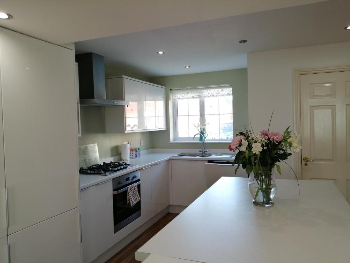 Spacious Townhouse With Sea Views Near Cardiff Barry Bagian luar foto